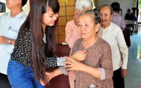 “Người đẹp Đà Nẵng 2012” thăm các cơ sở từ thiện