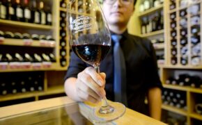 Cách thưởng thức rượu Vang sành điệu