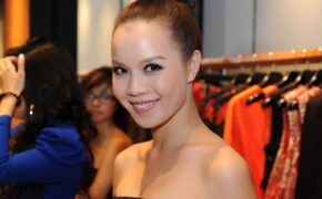 Á hậu Ngọc Oanh tóc búi cao khoe vẻ gợi cảm