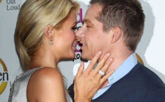 Paris Hilton lại chia tay người yêu