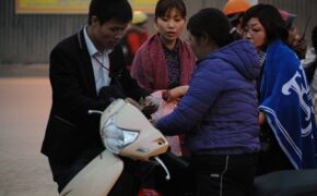 Fan khóc ròng vì vé chợ đen Music bank 5-6 triệu