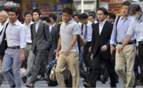 Không rượu, không xe, không “nghiện” việc, đàn ông Nhật đang làm gì?