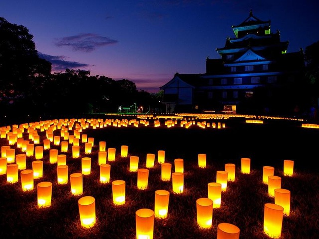 Vào ngày lễ Obon, linh hồn của những người thân đã khuất trở lại gia đình. Ảnh: The World Festivals.