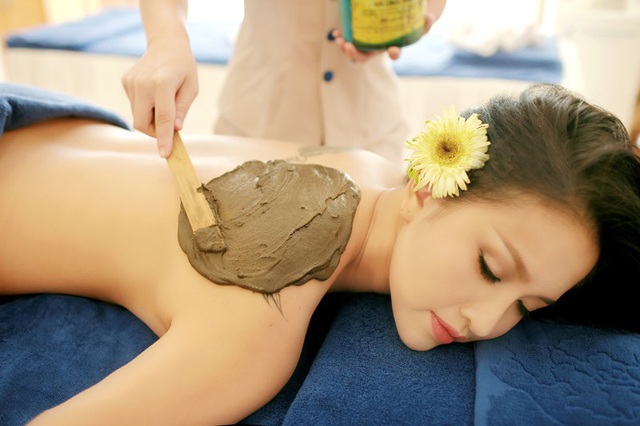 MC Vân Hugo làm đẹp tại Bloom Spa.