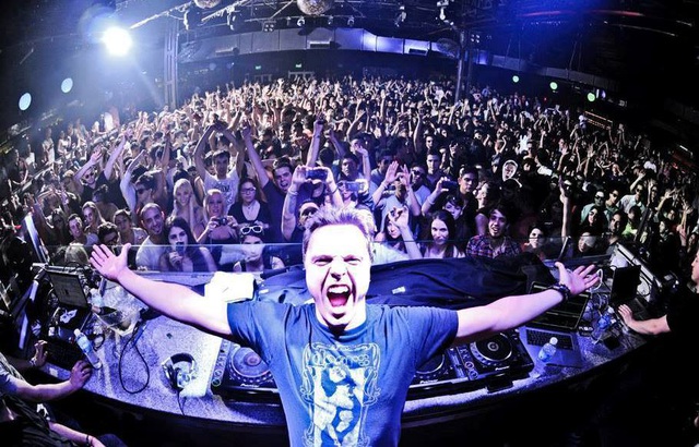  Ngôi sao dòng nhạc EDM Markus Schulz 4 năm liền nằm trong top 10 DJ Mag (2008 - 2011). Anh hai lần được vinh danh là DJ số 1 của Mỹ theo tạp chí uy tín DJ Times. 