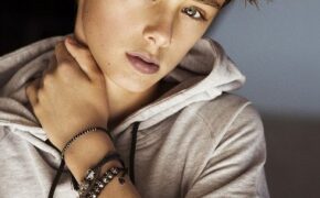 Trở thành cậu bé xinh trai nhất thế giới chỉ sau một đêm