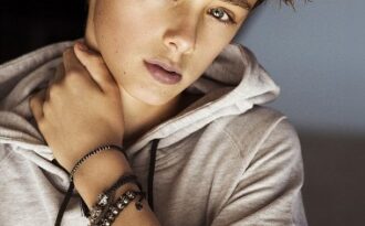 Trở thành cậu bé xinh trai nhất thế giới chỉ sau một đêm