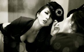 “Vòng một” nâng cấp biến người mẫu thành… “trò hề”