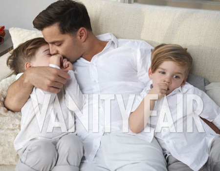 Ricky Martin hạnh phúc bên bạn trai và hai con