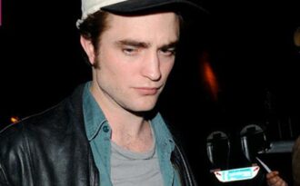Robert Pattinson rời khỏi “tổ ấm” với Kristen Stewart