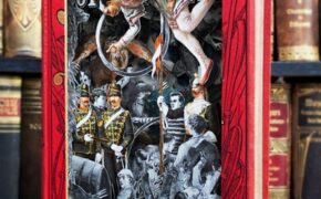 Điêu khắc trên … sách