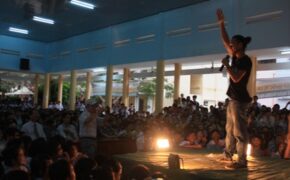 “Sao” cuồng nhiệt cùng học sinh về Giờ Trái đất