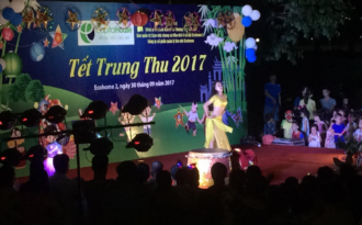 “Mẹ ơi sao chị Hằng lại mặc áo tắm nhảy thế ạ?”