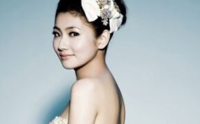 Nữ ca sĩ bị bỏng Selina bí mật trở lại phòng thu