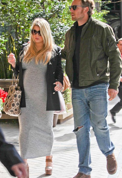 Jessica Simpson: Mang bầu bự vẫn đi giày cao gót - 12