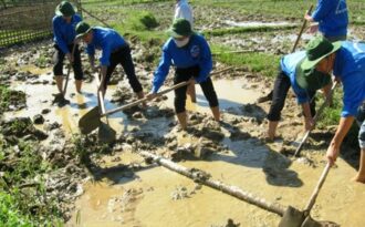 Áo xanh tình nguyện trên những bản làng