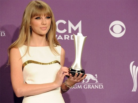 Taylor Swift, Miranda Lambert thắng lớn tại lễ trao giải nhạc đồng quê