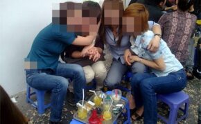 Nữ sinh đua nhau giả les cho hợp… “thời thượng”