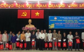 TP HCM: 300 phần quà Tết tới tay bà con huyện Hóc Môn