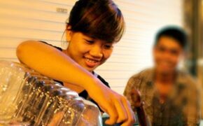 Học hai trường ĐH, 9X vẫn say sưa bán trà chanh