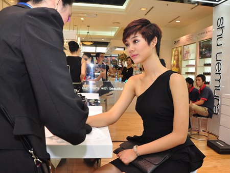 Á quân Vietnam's Next Top Model gặp lại bạn cũ  - 9