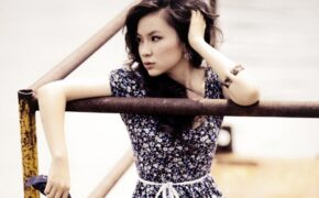 Váy xinh điệu đà cho mùa vác ba-lô lên đường