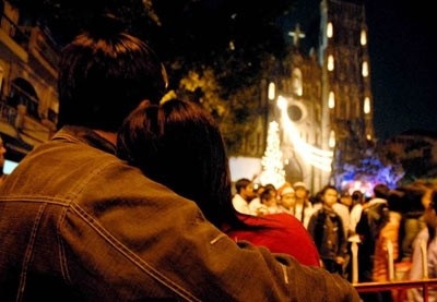 Chi bạc triệu thuê người yêu đi chơi Noel