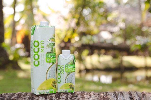 Nước dừa Cocoxim Organic nguyên chất được sản xuất từ vùng nguyên liệu hữu cơ đạt chuẩn