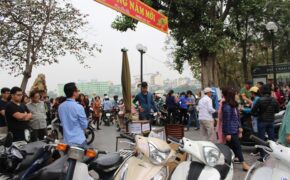 Dịch vụ trông giữ xe tha hồ “hét giá” ngày đầu sau kỳ nghỉ Tết