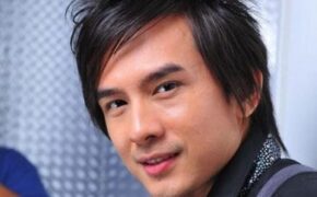 Đan Trường bị “fan cuồng” mời uống rượu kích thích