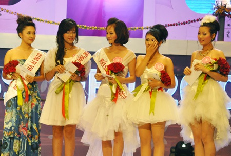 Xem lại phần thi ứng xử của top 5 Miss Teen - 1