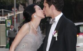 Vợ chồng Mạc Văn Úy hôn nhau say đắm trong đám cưới lần hai