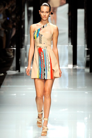 BST xuân hè 2011 của Versace - 20