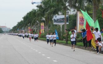 Tổ chức giải việt dã chào mừng năm học mới