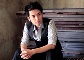 “Hotboy” Lào đoạt cú đúp tại cuộc thi SV thanh lịch