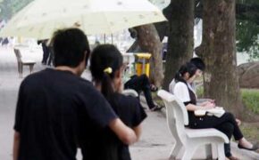 Bỗng dưng phát hiện người yêu có … “ết”