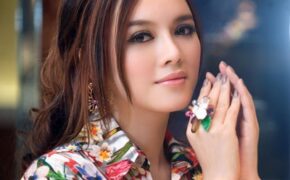 Lý Nhã Kỳ thu hút với vẻ đẹp sang trọng