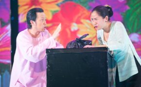 Hoài Linh đã U40 vẫn có thể khiến bạn diễn nữ xao xuyến?