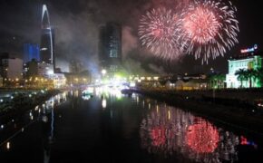 Ngắm pháo hoa ở vị trí cao nhất tại nhà hàng Eon Fine Dining