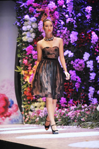 Dàn Model khủng trình diễn BST của Eva de Eva trong Đẹp Fashion Runway 3