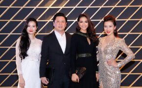 Phạm Hương sành điệu với Versace