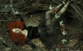 Cầu kỳ họa tiết thêu tay trong “Limited Collection”