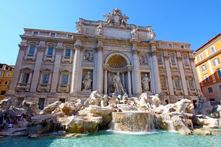 Đài phun nước Trevi tại Rome, Ý