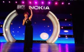 Uyên Linh và cuộc “đột kích” bất ngờ