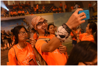 Thử thách YOLO Selfie thu hút hơn hàng ngàn bạn trẻ cả nước - 7 Các thí sinh đã vượt qua nỗi sợ côn trùng và còn selfie YOLO thoải mái