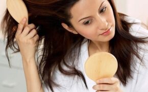 Chứng rụng tóc ở nữ trong mùa nóng