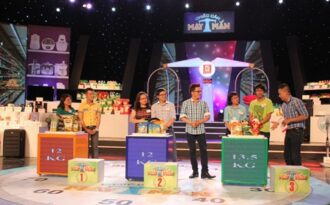 Mẹ con cùng vui với “Chiếc cân may mắn”