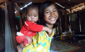 Nghị lực phi thường của cô bé từng là “con ma không tay”