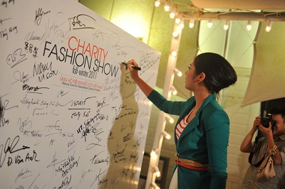 Chân dài tụ hội trong đêm từ thiện “Charity Fashion show” - 14