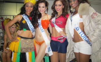 Tò mò hậu trường buổi diễn bikini của Trúc Diễm